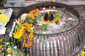 UP News : नागेश्वर नाथ मंदिर में पूरे हुए विवाह लोकाचार, आज निकलेगी बाबा की बरात UP News : नागेश्वर नाथ मंदिर में पूरे हुए विवाह लोकाचार, आज निकलेगी बाबा की बरात