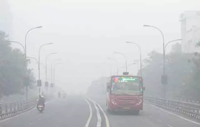 Chennai और उसके आस-पास के इलाकों में भारी बर्फबारी - गाड़ी चलाने वालों को परेशानी Chennai और उसके आस-पास के इलाकों में भारी बर्फबारी - गाड़ी चलाने वालों को परेशानी