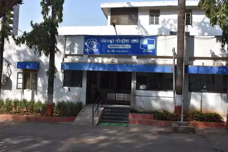 पुणे: येरवडा पुलिस स्टेशन लॉकअप से POCSO आरोपी के भागने के बाद कांस्टेबल सस्पेंड पुणे: येरवडा पुलिस स्टेशन लॉकअप से POCSO आरोपी के भागने के बाद कांस्टेबल सस्पेंड