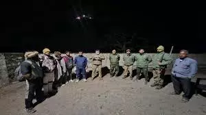 Rishikesh: नीलकंठ महादेव का दर्शन कर लौट रहे पांच श्रद्धालु जंगल में भटके, पुलिस ने किया रेस्क्यू Rishikesh: नीलकंठ महादेव का दर्शन कर लौट रहे पांच श्रद्धालु जंगल में भटके, पुलिस ने किया रेस्क्यू