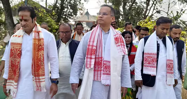 Assam : गौरव गोगोई ने माजुली का दौरा किया, राज्य के विकास योजनाओं को संबोधित किया Assam : गौरव गोगोई ने माजुली का दौरा किया, राज्य के विकास योजनाओं को संबोधित किया