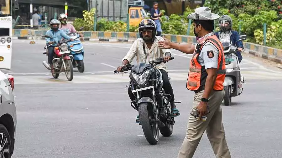 Bengaluru में कैमरों से दर्ज ट्रैफिक मामलों में बड़ी गिरावट आई है Bengaluru में कैमरों से दर्ज ट्रैफिक मामलों में बड़ी गिरावट आई है