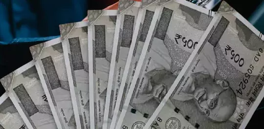 पोस्ट मास्टर ग्रामीणों का पैसा लेकर फरार, फर्जीवाड़े का सनसनीखेज मामला पोस्ट मास्टर ग्रामीणों का पैसा लेकर फरार, फर्जीवाड़े का सनसनीखेज मामला