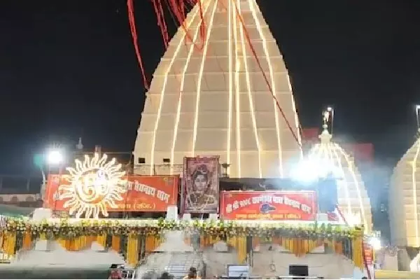 Mahashivratri पर देशभर के शिव मंदिरों में भक्तों की भारी भीड़ उमड़ी Mahashivratri पर देशभर के शिव मंदिरों में भक्तों की भारी भीड़ उमड़ी