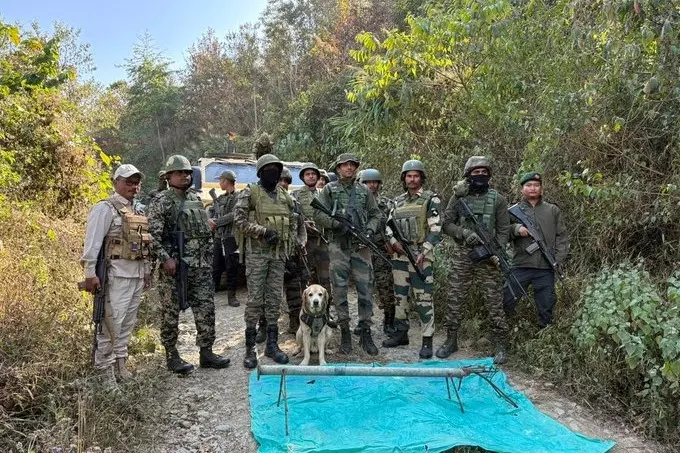 Manipur में पकड़े गए छह उग्रवादियों में दो महिला कैडर; हथियार, IED बरामद Manipur में पकड़े गए छह उग्रवादियों में दो महिला कैडर; हथियार, IED बरामद