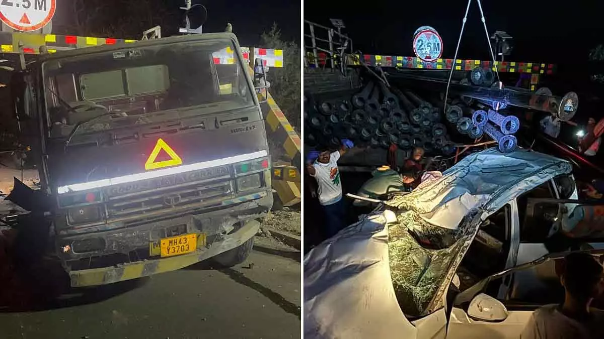 पुराने मुंबई-पुणे हाईवे पर Anda पॉइंट पर तेज़ रफ़्तार टेम्पो ने हाइट बैरिकेड तोड़ा पुराने मुंबई-पुणे हाईवे पर Anda पॉइंट पर तेज़ रफ़्तार टेम्पो ने हाइट बैरिकेड तोड़ा