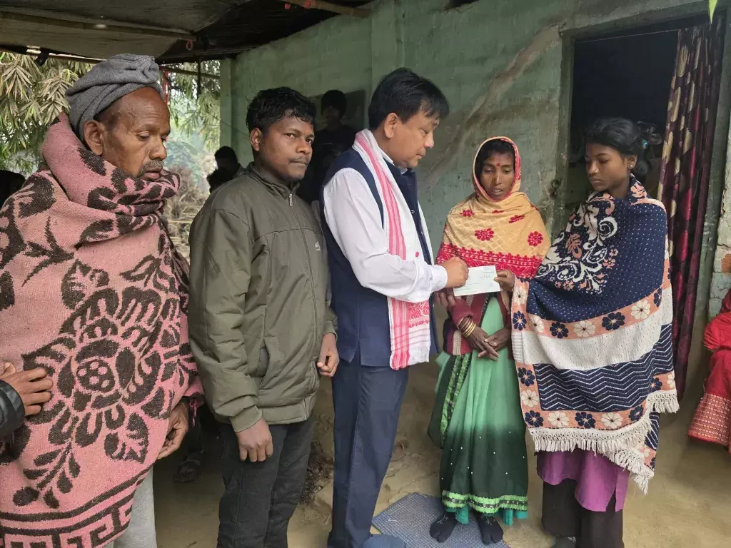 Assam: डिगबोई मॉब किलिंग केस में छठा आरोपी गिरफ्तार, बंद हटा Assam: डिगबोई मॉब किलिंग केस में छठा आरोपी गिरफ्तार, बंद हटा