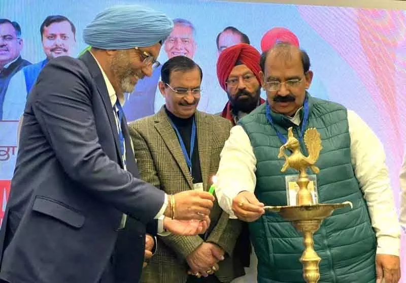 पंजाब की खुशहाली को फिर से बनाने में जुटें: BJP at NRI meeting पंजाब की खुशहाली को फिर से बनाने में जुटें: BJP at NRI meeting