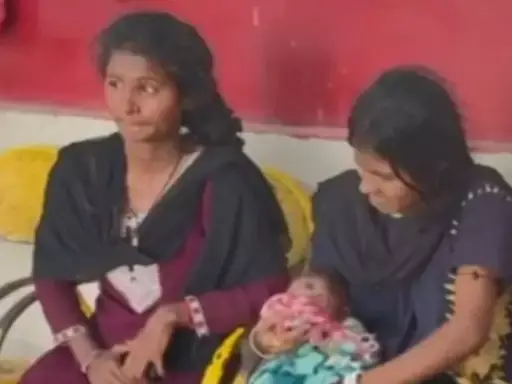 नाली जाम हो रहा था, पड़ोसी को कचरा डालने से रोका तो हुई मारपीट, महिलाएं घायल नाली जाम हो रहा था, पड़ोसी को कचरा डालने से रोका तो हुई मारपीट, महिलाएं घायल