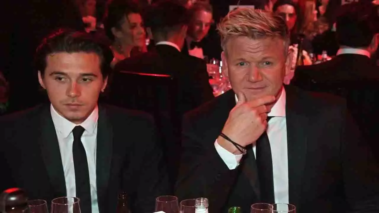 Gordon Ramsay ने ब्रुकलिन बेकहम को चेतावनी दी, विक्टोरिया बेकहम के डांस पर भी बात की Gordon Ramsay ने ब्रुकलिन बेकहम को चेतावनी दी, विक्टोरिया बेकहम के डांस पर भी बात की