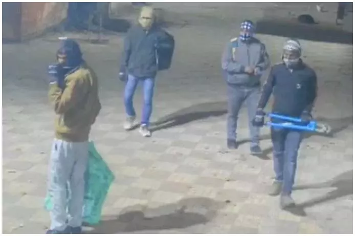 करोड़ों के गहनों पर हाथ साफ...हाई-प्रोफाइल चोरी से इलाके में हड़कंप करोड़ों के गहनों पर हाथ साफ...हाई-प्रोफाइल चोरी से इलाके में हड़कंप
