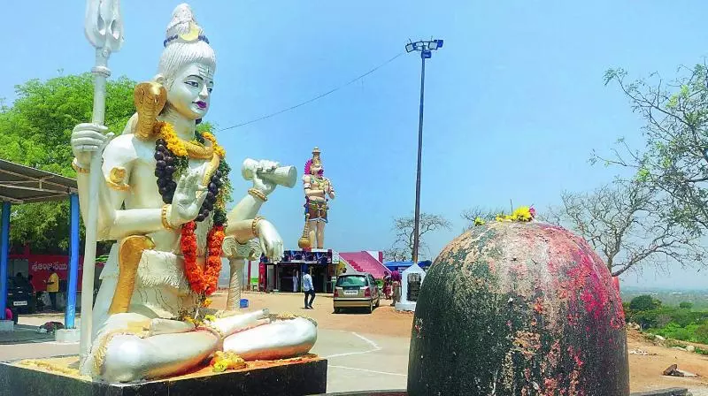 Mahashivaratri कीसरगुट्टा मंदिर में भारी भीड़ उमड़ी Mahashivaratri कीसरगुट्टा मंदिर में भारी भीड़ उमड़ी