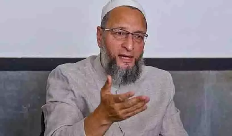 Asaduddin Owaisi ने मेदारम जतरा में स्ट्रीट वेंडर को परेशान करने वाले यूट्यूबर्स की गिरफ्तारी की मांग की Asaduddin Owaisi ने मेदारम जतरा में स्ट्रीट वेंडर को परेशान करने वाले यूट्यूबर्स की गिरफ्तारी की मांग की