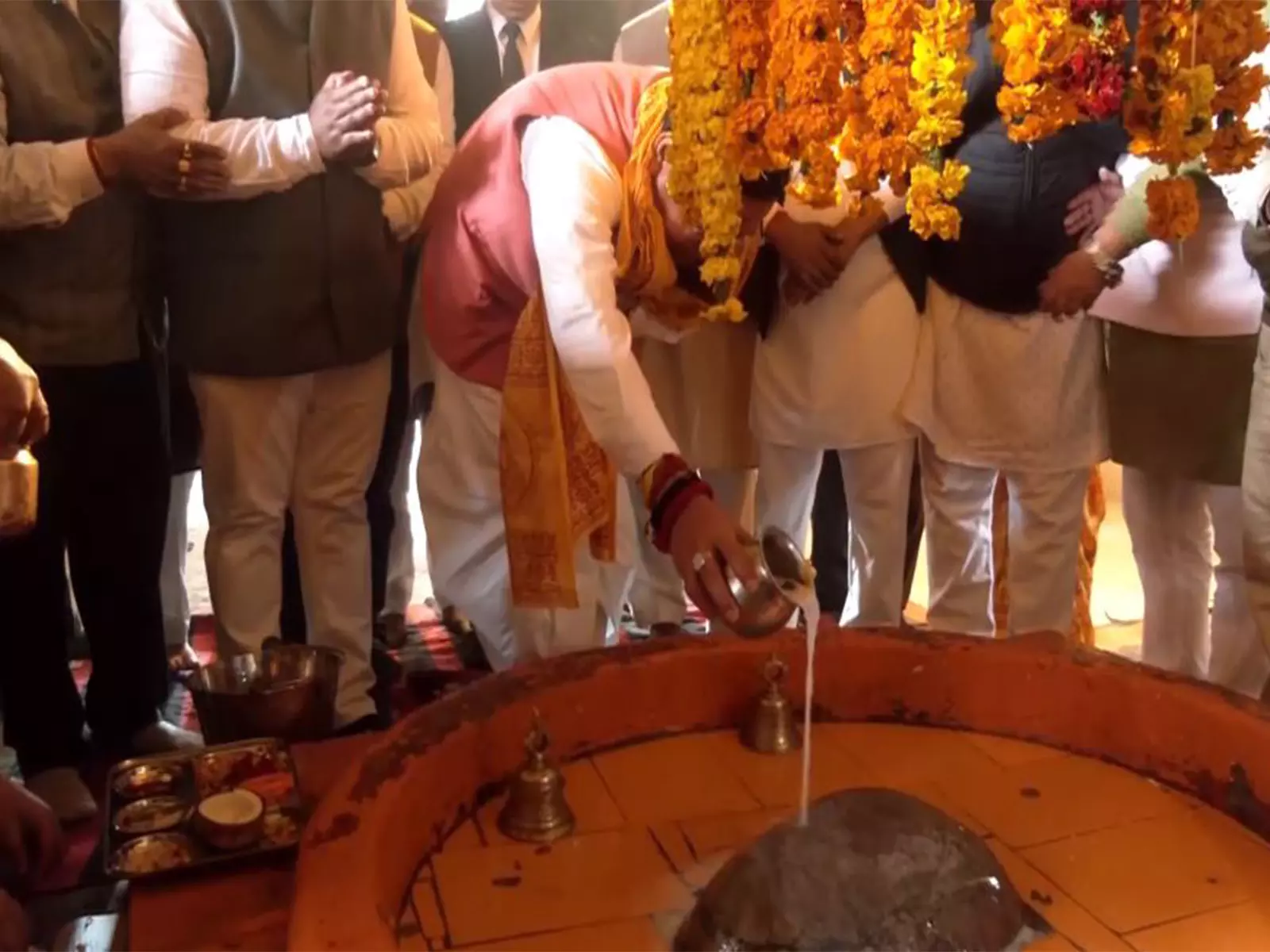 CM धामी ने महाशिवरात्रि पर वनखंडी महादेव मंदिर में जलाभिषेक किया CM धामी ने महाशिवरात्रि पर वनखंडी महादेव मंदिर में जलाभिषेक किया