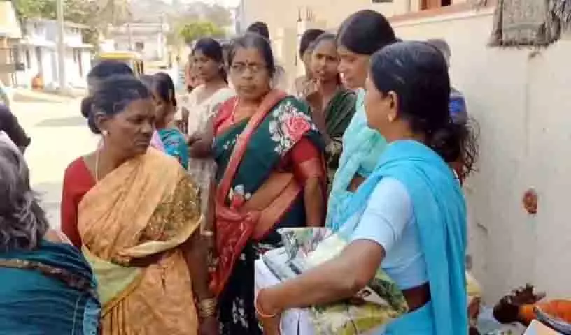 Yadadri Bhongir नगर पालिका में वोटरों ने कांग्रेस उम्मीदवार की आलोचना की Yadadri Bhongir नगर पालिका में वोटरों ने कांग्रेस उम्मीदवार की आलोचना की