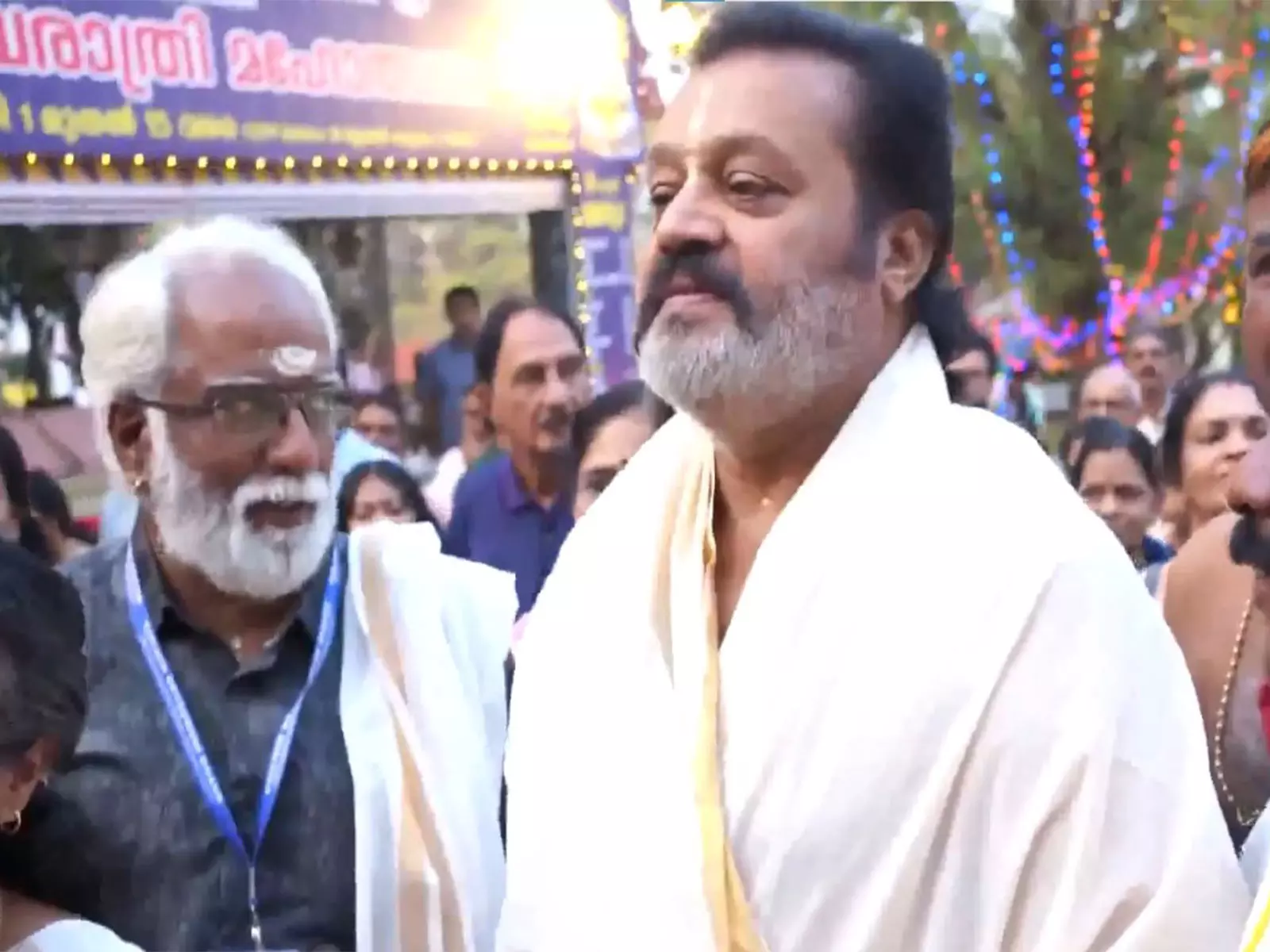 केंद्रीय मंत्री Suresh Gopi ने महाशिवरात्रि पर केरल के वडक्कुमनाथन मंदिर में पूजा की केंद्रीय मंत्री Suresh Gopi ने महाशिवरात्रि पर केरल के वडक्कुमनाथन मंदिर में पूजा की