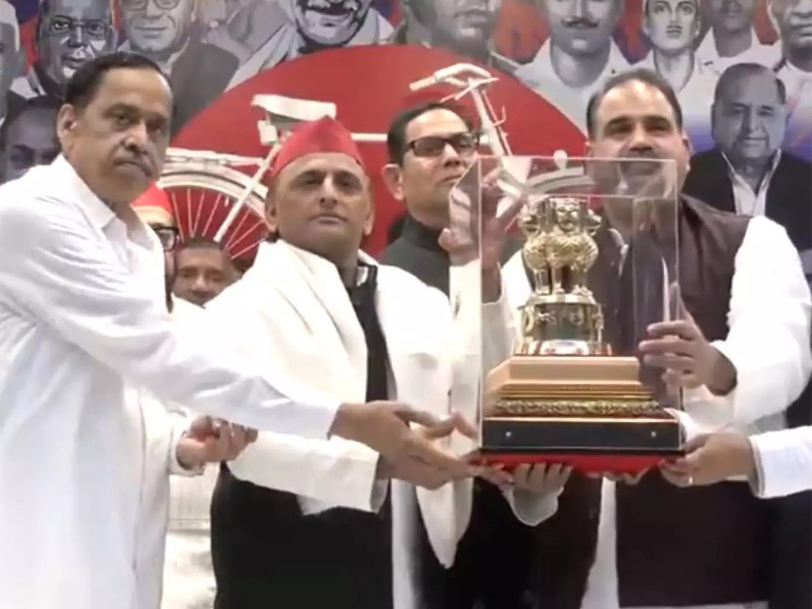 नसीमउद्दीन सिद्दीकी Samajwadi Party में शामिल नसीमउद्दीन सिद्दीकी Samajwadi Party में शामिल
