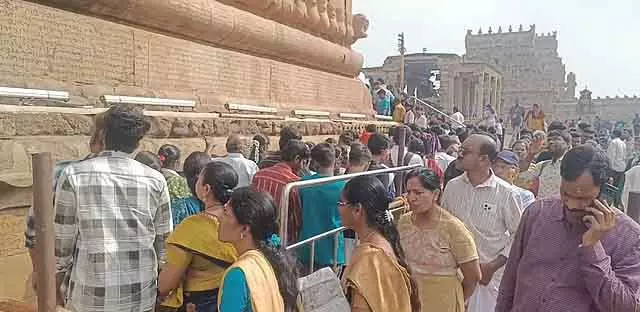 Maha Shivaratri : तंजावुर के बड़े मंदिर में भक्तों की भीड़ Maha Shivaratri : तंजावुर के बड़े मंदिर में भक्तों की भीड़