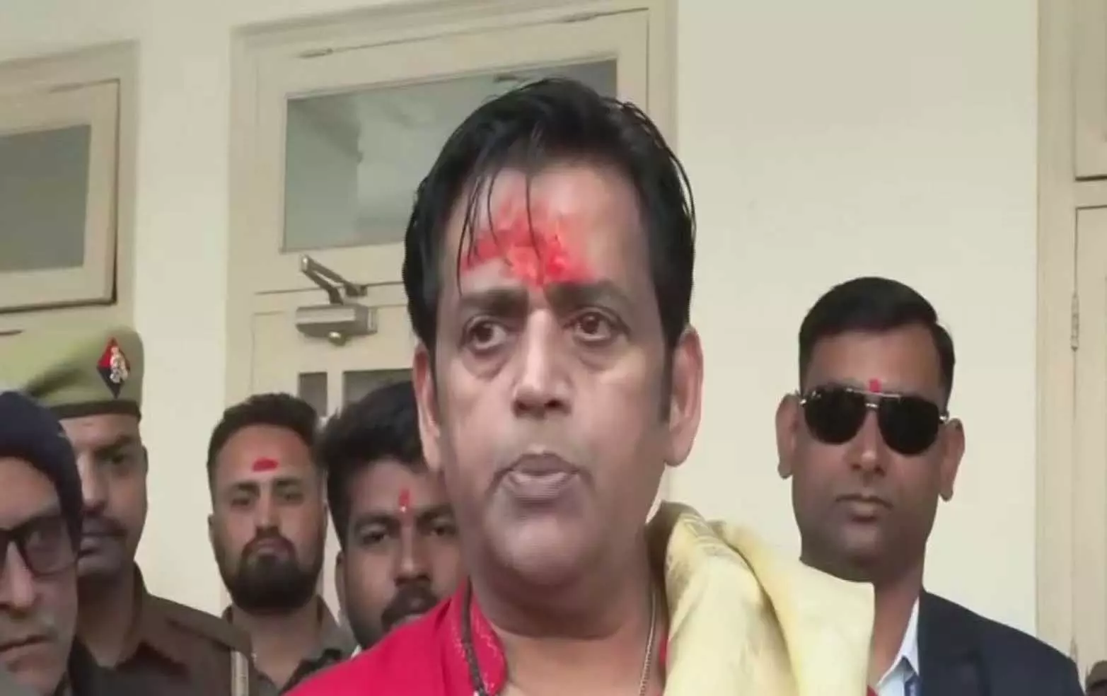 वंदे मातरम अधिसूचना पर BJP MP रवि किशन का कहना है, सभी को उन श्लोकों को पढ़ना चाहिए वंदे मातरम अधिसूचना पर BJP MP रवि किशन का कहना है, सभी को उन श्लोकों को पढ़ना चाहिए