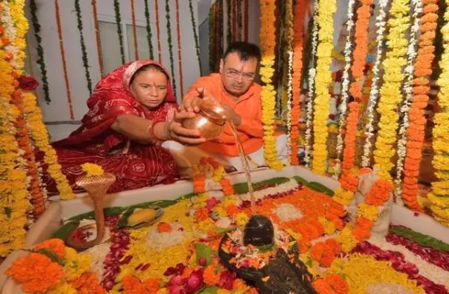 Jaipur: मुख्यमंत्री भजनलाल शर्मा ने जलाभिषेक कर भगवान शिव को अर्पित की श्रद्धा Jaipur: मुख्यमंत्री भजनलाल शर्मा ने जलाभिषेक कर भगवान शिव को अर्पित की श्रद्धा