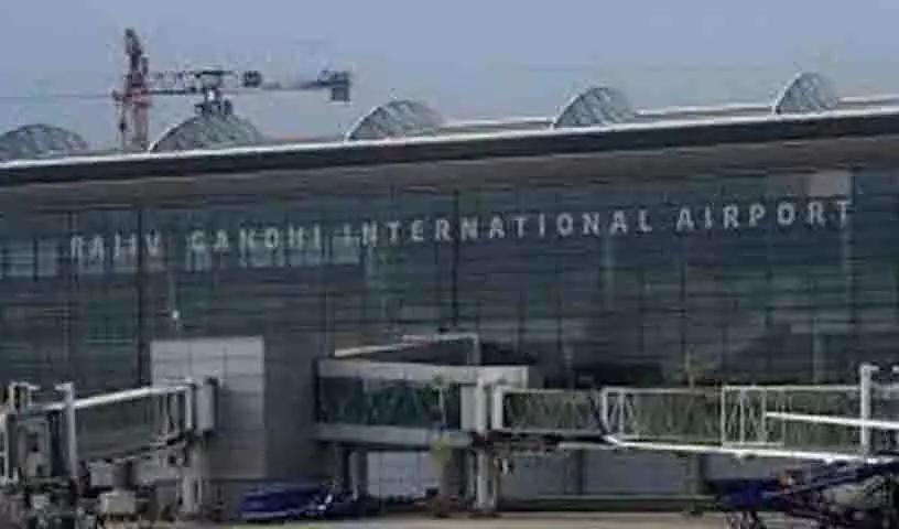 Hyderabad Airport पर बम की धमकी, हैदराबाद फ्लाइट में अलर्ट जारी Hyderabad Airport पर बम की धमकी, हैदराबाद फ्लाइट में अलर्ट जारी