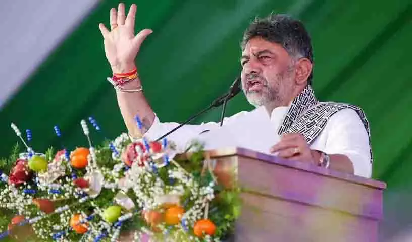 Karnataka के डिप्टी CM डीके ने CM सिद्धारमैया की मूर्ति का अनावरण किया..! Karnataka के डिप्टी CM डीके ने CM सिद्धारमैया की मूर्ति का अनावरण किया..!