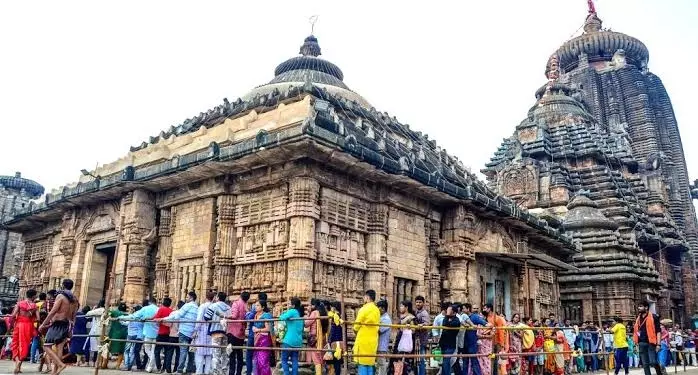 Odisha में महाशिवरात्रि के मौके पर लिंगराज मंदिर और दूसरे शैव मंदिरों में भारी भीड़ उमड़ी Odisha में महाशिवरात्रि के मौके पर लिंगराज मंदिर और दूसरे शैव मंदिरों में भारी भीड़ उमड़ी