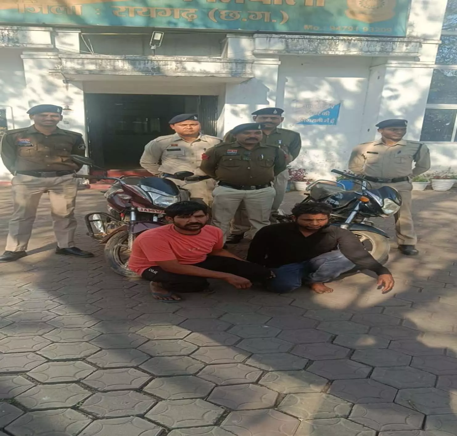 कोतवाली पुलिस की बड़ी कार्रवाई, चोरी की बाइक के साथ दो आरोपी गिरफ्तार कोतवाली पुलिस की बड़ी कार्रवाई, चोरी की बाइक के साथ दो आरोपी गिरफ्तार