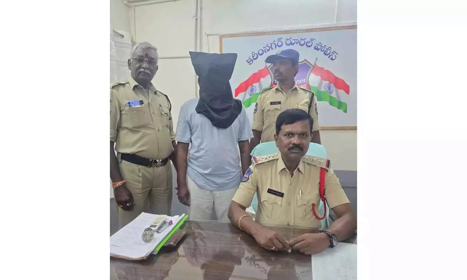 Karimnagar में नकली सुसाइड करने वाले सीरियल अपराधी को गिरफ्तार Karimnagar में नकली सुसाइड करने वाले सीरियल अपराधी को गिरफ्तार