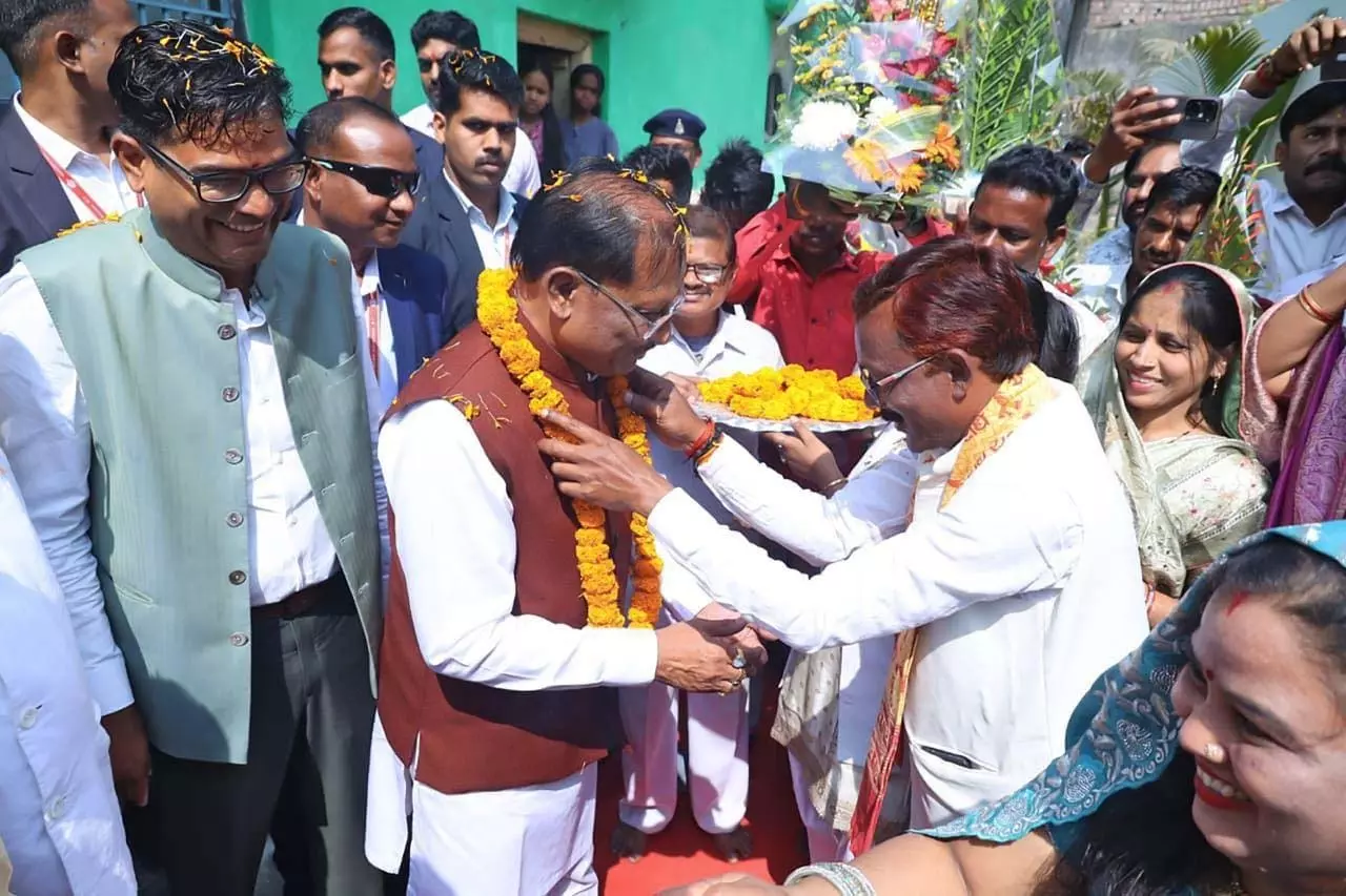 महापौर जीवर्धन चौहान से भेंट के दौरान मुख्यमंत्री ने किया जनादेश का स्मरण महापौर जीवर्धन चौहान से भेंट के दौरान मुख्यमंत्री ने किया जनादेश का स्मरण