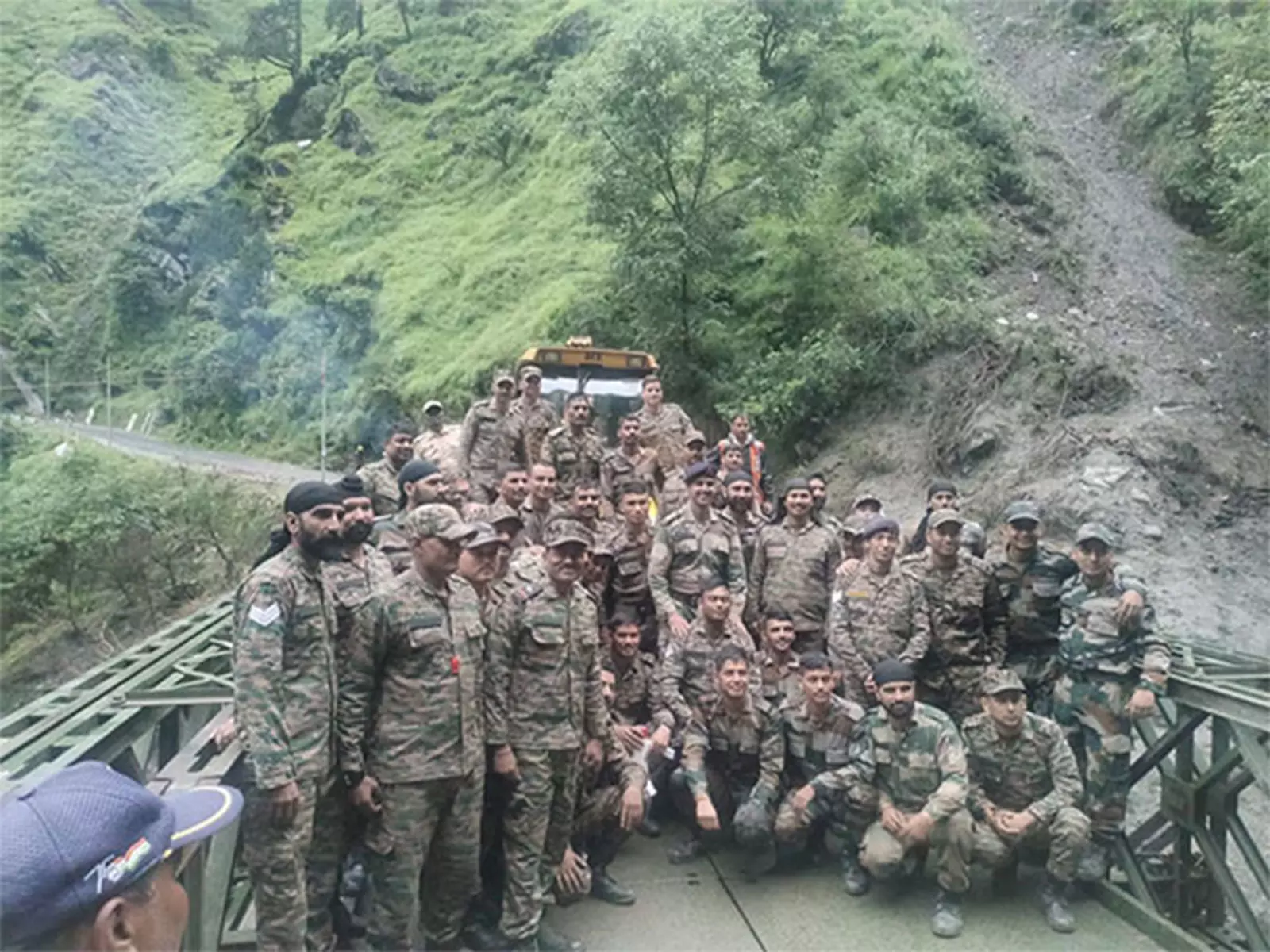 जेके: भारी बर्फबारी के बाद BRO ने भदेरवाह-बानी-बसौली संपर्क बहाल किया जेके: भारी बर्फबारी के बाद BRO ने भदेरवाह-बानी-बसौली संपर्क बहाल किया