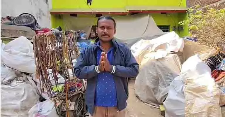 Odisha police बंगाली प्रवासियों को रोहिंग्या बताकर प्रताड़ित कर रही Odisha police बंगाली प्रवासियों को रोहिंग्या बताकर प्रताड़ित कर रही