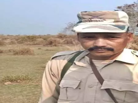 असम: काजीरंगा राष्ट्रीय उद्यान में गैंडे के हमले में एक वन रक्षक की मौत, दूसरा घायल असम: काजीरंगा राष्ट्रीय उद्यान में गैंडे के हमले में एक वन रक्षक की मौत, दूसरा घायल