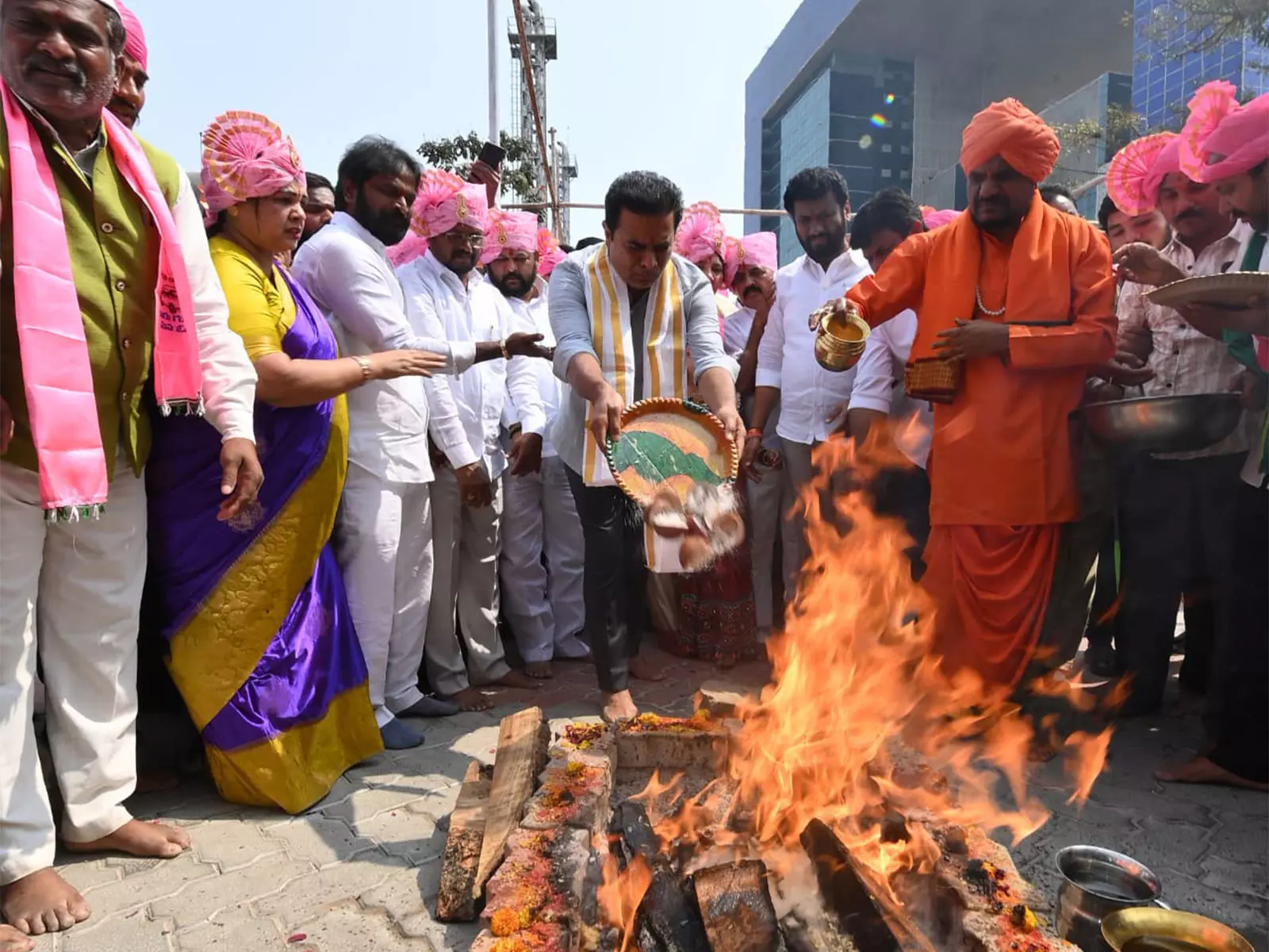 KTR ने कहा कि बीआरएस सिंगारेनी श्रमिकों के अधिकारों के लिए संघर्ष जारी रखेगा KTR ने कहा कि बीआरएस सिंगारेनी श्रमिकों के अधिकारों के लिए संघर्ष जारी रखेगा