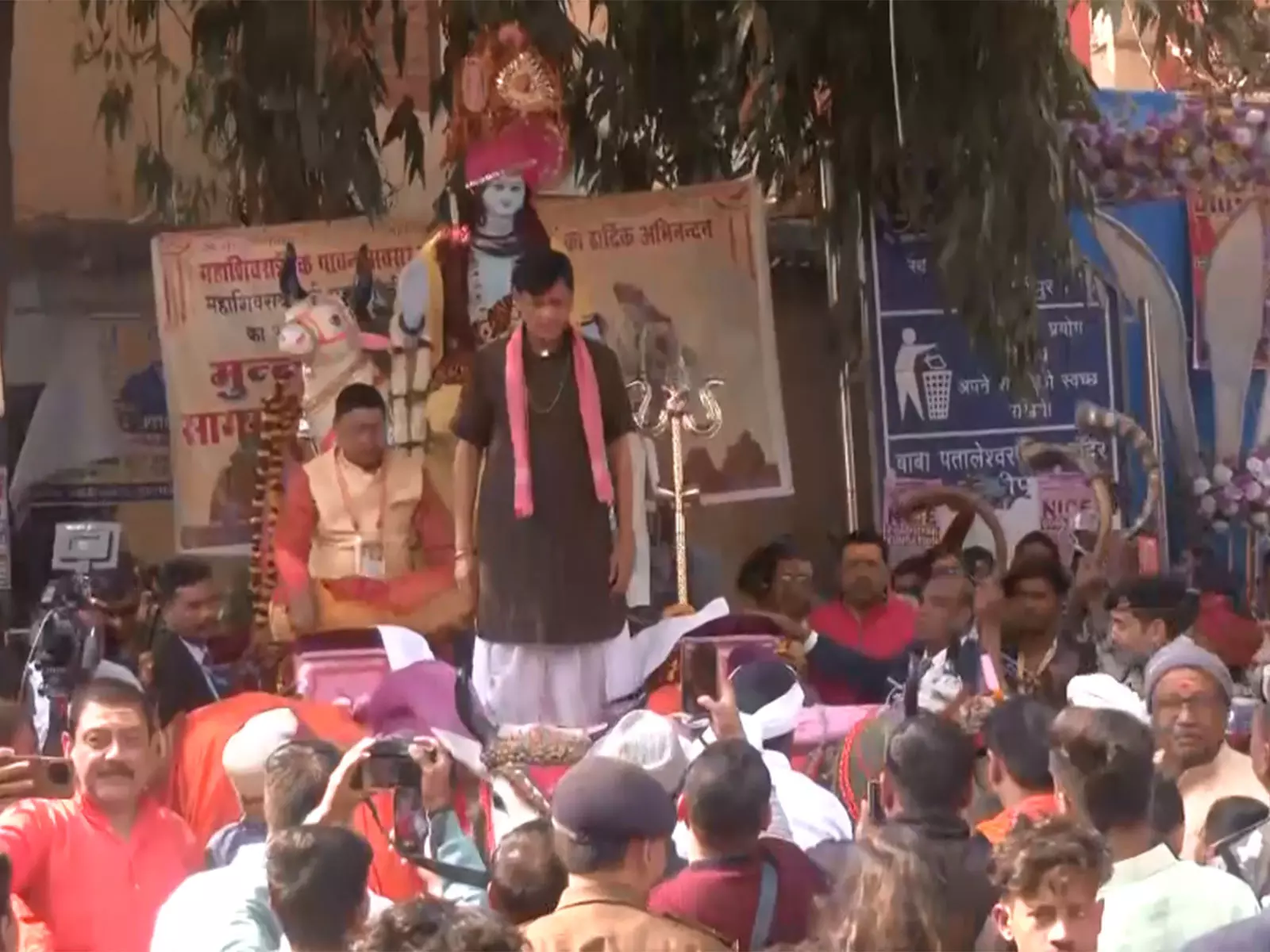 Bihar: गृह राज्य मंत्री नित्यानंद राय ने हाजीपुर में महाशिवरात्रि पर शिव बारात का नेतृत्व किया Bihar: गृह राज्य मंत्री नित्यानंद राय ने हाजीपुर में महाशिवरात्रि पर शिव बारात का नेतृत्व किया