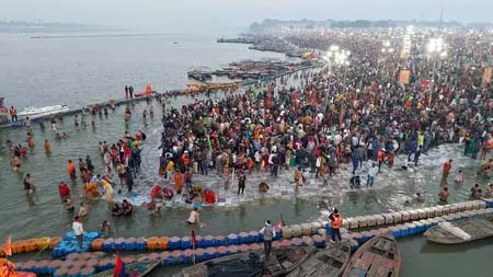 प्रयागराज में Mahashivratri पर माघ मेले का समापन, गोरखपुर में सीएम योगी ने किया रुद्राभिषेक प्रयागराज में Mahashivratri पर माघ मेले का समापन, गोरखपुर में सीएम योगी ने किया रुद्राभिषेक