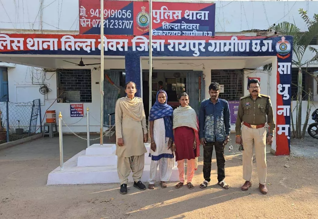 तिल्दा नेवरा में सूने गोदाम से चोरी का खुलासा, तीन आरोपी गिरफ्तार तिल्दा नेवरा में सूने गोदाम से चोरी का खुलासा, तीन आरोपी गिरफ्तार