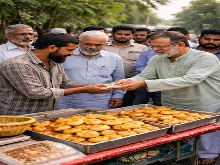 आंध्र प्रदेश : उत्पीड़न का सामना करने वाले मुस्लिम वेंडर को और समर्थन मिला आंध्र प्रदेश : उत्पीड़न का सामना करने वाले मुस्लिम वेंडर को और समर्थन मिला