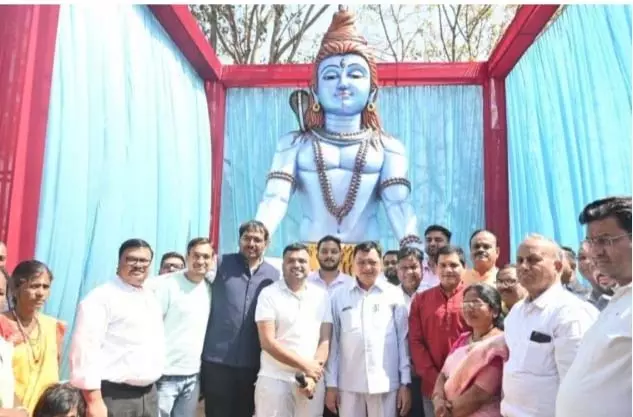 मुक्तिधाम में 15 फीट ऊंची भगवान शिव की भव्य प्रतिमा स्थापित, मंत्री लखन लाल देवांगन ने किया अनावरण मुक्तिधाम में 15 फीट ऊंची भगवान शिव की भव्य प्रतिमा स्थापित, मंत्री लखन लाल देवांगन ने किया अनावरण
