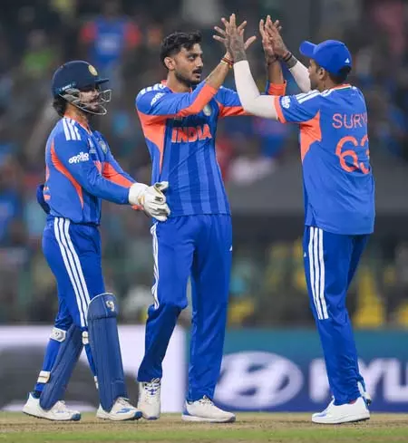 ऑपरेशन व्हाइट बॉल: पहलगाम का दर्द नहीं भूली टीम इंडिया, जीत के बाद नो हैंडशेक ऑपरेशन व्हाइट बॉल: पहलगाम का दर्द नहीं भूली टीम इंडिया, जीत के बाद नो हैंडशेक