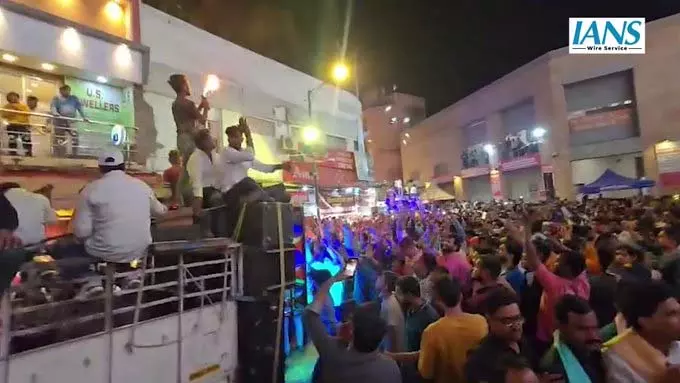 काशी में निकली भव्य शिव बारात, सनातन परंपरा और शिवभक्ति का अद्भुत संगम काशी में निकली भव्य शिव बारात, सनातन परंपरा और शिवभक्ति का अद्भुत संगम