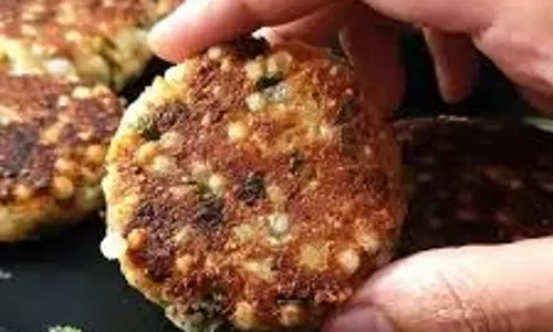 Sabudana Paneer Tikki: स्नैक्स में तैयार करें साबूदाना पनीर टिक्की Sabudana Paneer Tikki: स्नैक्स में तैयार करें साबूदाना पनीर टिक्की