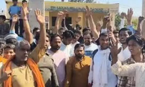 Mathura: महाशिवरात्रि के मौके पर शिवालय में जल चढ़ाने को लेकर मस्जिद के सामने विवाद Mathura: महाशिवरात्रि के मौके पर शिवालय में जल चढ़ाने को लेकर मस्जिद के सामने विवाद