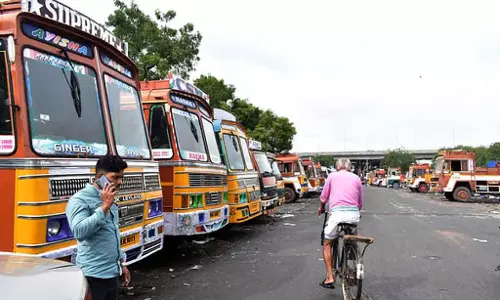 Tamil Nadu : आज से डेल्टा जिलों में ट्रक चालक हड़ताल पर जाएंगे Tamil Nadu : आज से डेल्टा जिलों में ट्रक चालक हड़ताल पर जाएंगे