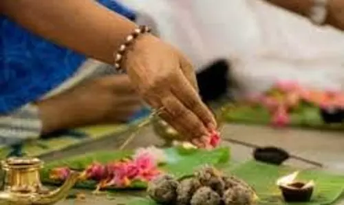 Falgun Amavasya 2026: फाल्गुन अमावस्या पर इन मंत्रों का जाप कर पाएं पितरों का आशीर्वाद