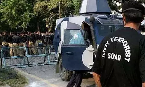 Maharashtra : ATS ने संदिग्ध चरमपंथी गतिविधि को लेकर अहिल्यानगर, यवतमाल में छापे मारे Maharashtra : ATS ने संदिग्ध चरमपंथी गतिविधि को लेकर अहिल्यानगर, यवतमाल में छापे मारे