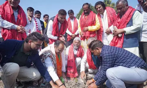 MP : कथावाचक पंडित प्रदीप मिश्रा ने कुबेरेश्वर धाम में ग्रीन शिवरात्रि अभियान चलाया MP : कथावाचक पंडित प्रदीप मिश्रा ने कुबेरेश्वर धाम में ग्रीन शिवरात्रि अभियान चलाया
