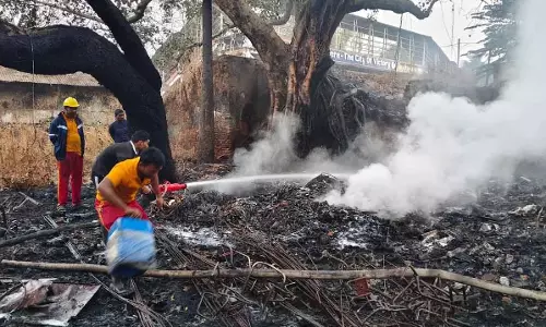 Odisha : जयपुर में विक्रम देव यूनिवर्सिटी के पास स्क्रैप गोदाम में भीषण आग लग गई