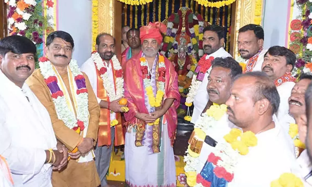 Andhra: मंत्री सेवागढ़ में संत सेवालाल महाराज की जयंती में शामिल हुए