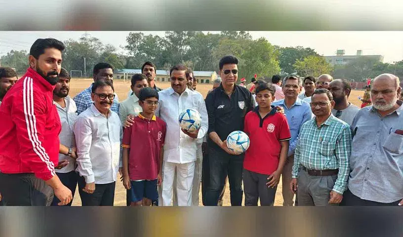 Telangana: तेलंगाना में स्कूलों के लिए फुटबॉल कार्यक्रम शुरू किया गया Telangana: तेलंगाना में स्कूलों के लिए फुटबॉल कार्यक्रम शुरू किया गया